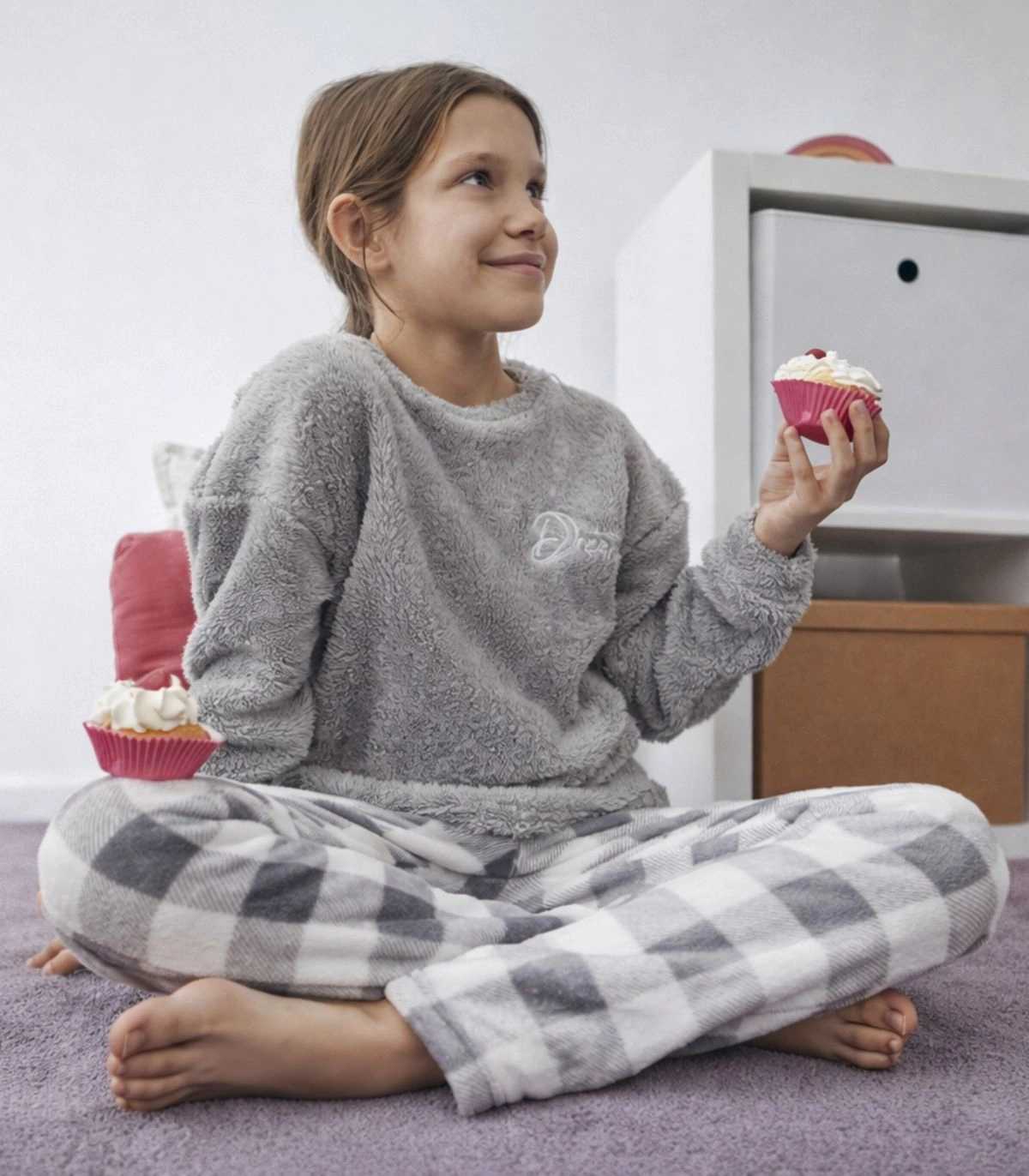 Pijama de niña gris “Dreams” – Suave y calentito para el día a día