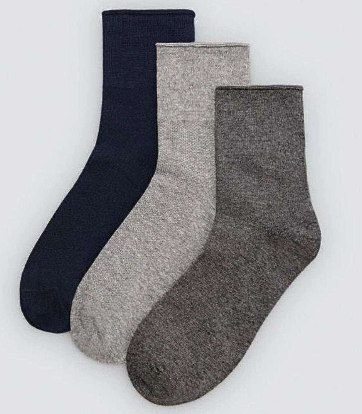 Pack de 3 Calcetines Básicos Blancos Transpirables Algodón Premium con Puño Antipresión y Remallado a Mano