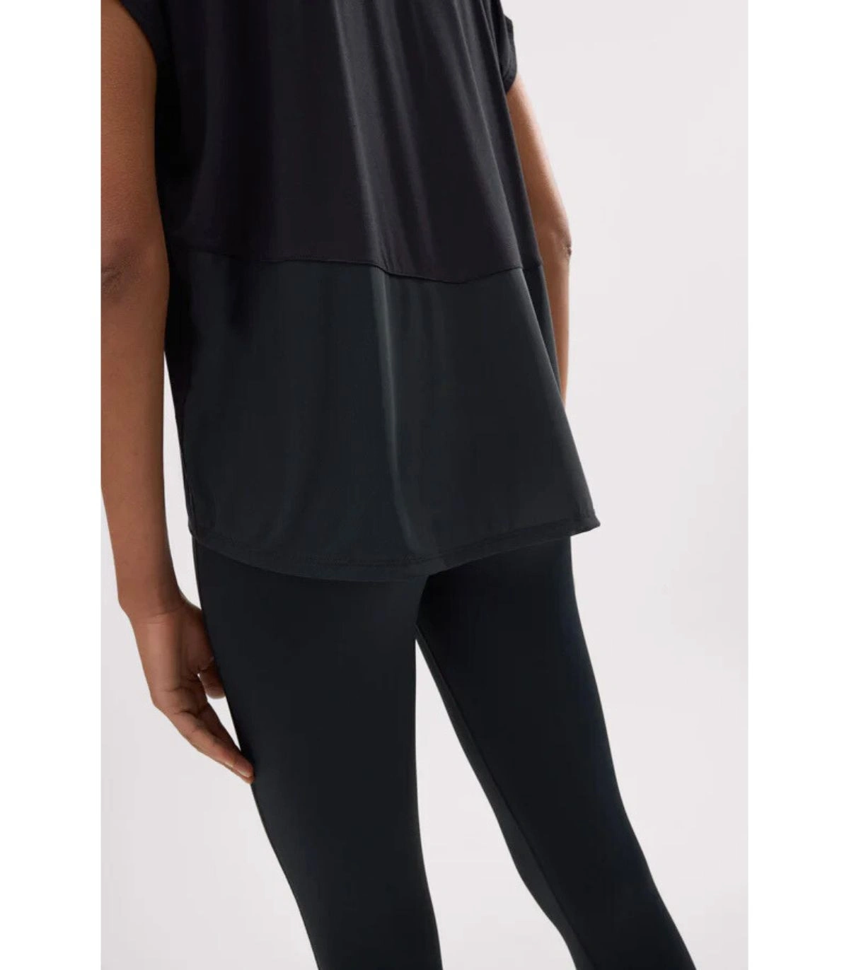 Camiseta Deportiva de Manga Corta Ysabel Mora Negra