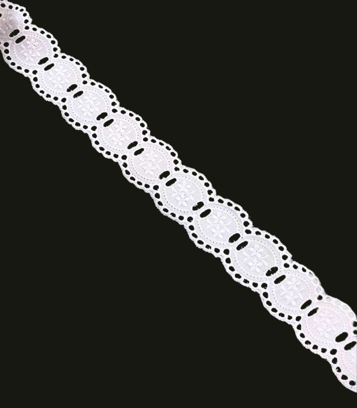 Entredós Pasacintas de Tira Bordada Blanca de 3,5 cm | Tira de Pasamanería con Dibujo Floral y Ondas Caladas - Ref. 29113