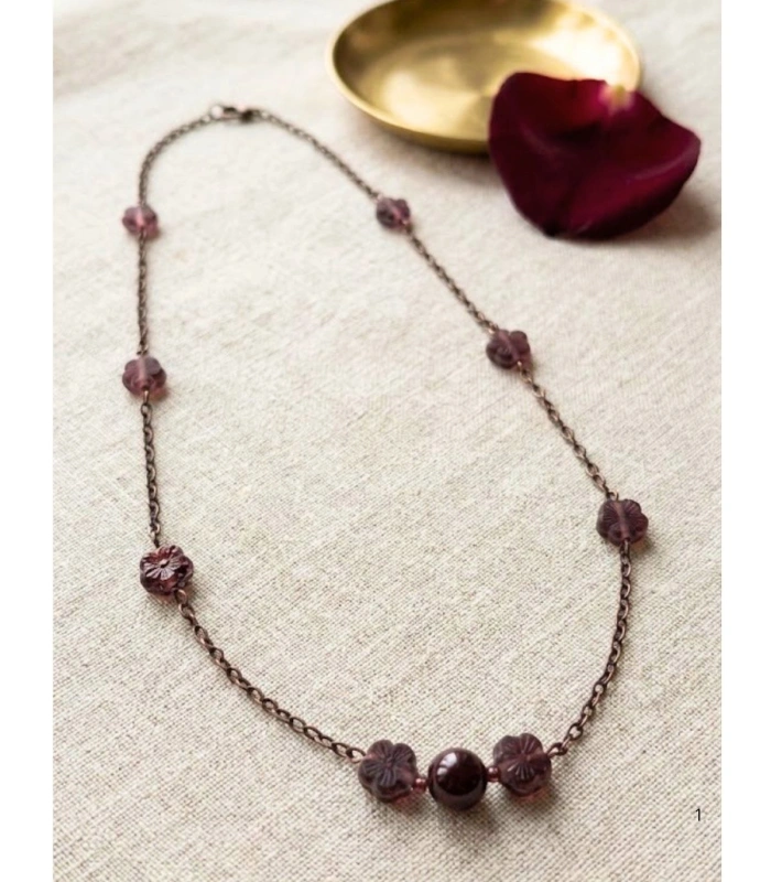 Collar Vintage con Pedrería Granate y Cadena en Oro Viejo