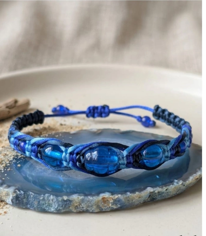 Pulsera de Macramé Artesanal "Brisa del Océano" Hecha a Mano