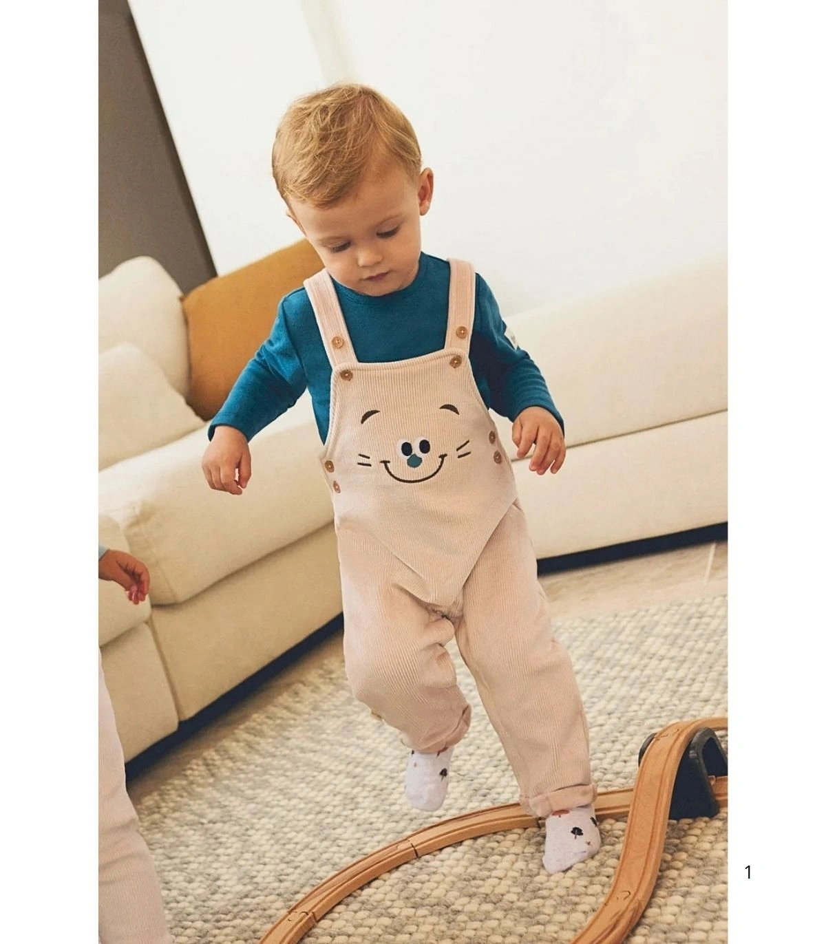 Conjunto de Bebé Tipo Pichi Efecto Pana Ysabel Mora Ref. 25649