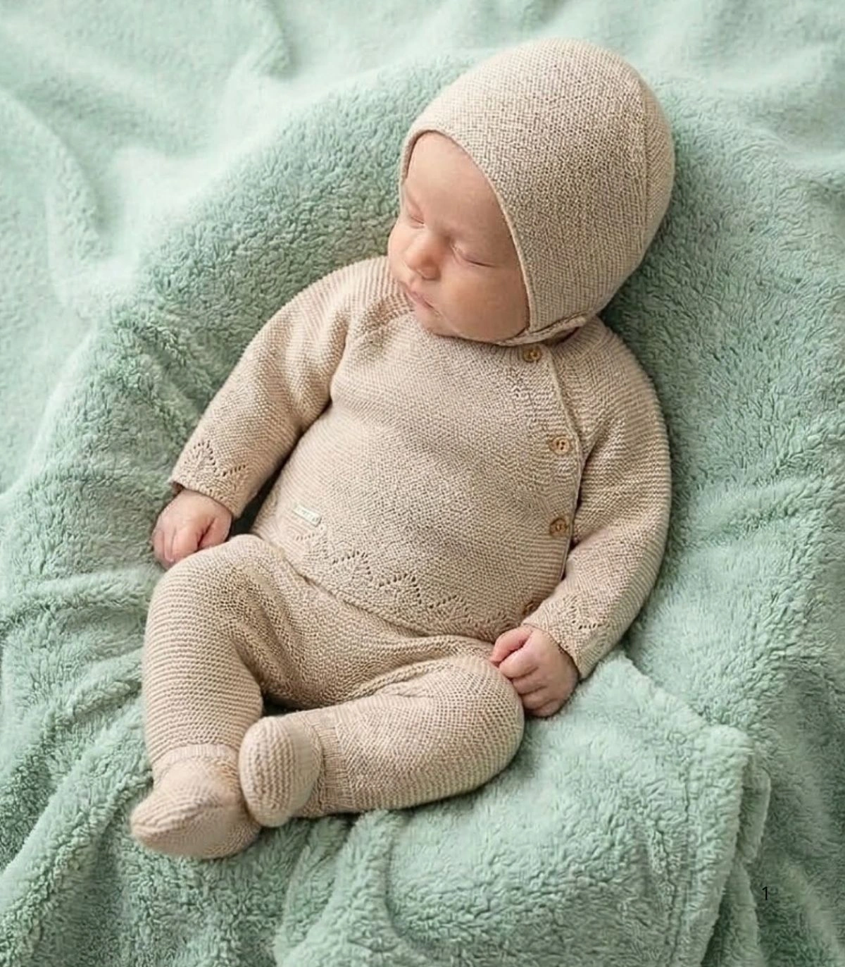 Conjunto de Bebé de Lana de 3 Piezas en Color Beige Marca Baby C2015