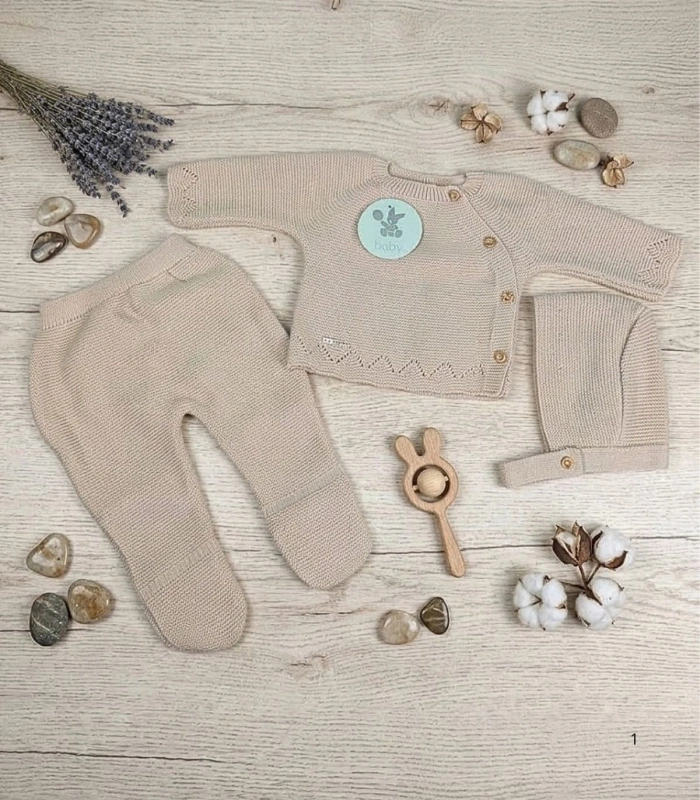 Conjunto de Bebé de Lana de 3 Piezas en Color Beige Marca Baby C2015