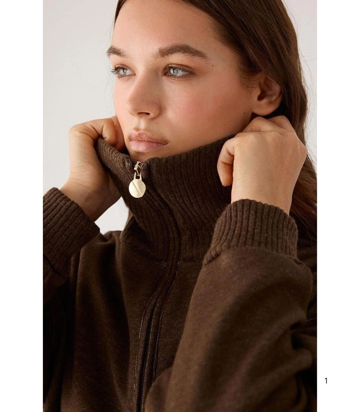 Jersey Cálido de Mujer con Cuello de Cremallera Marrón Ysabel Mora 70724