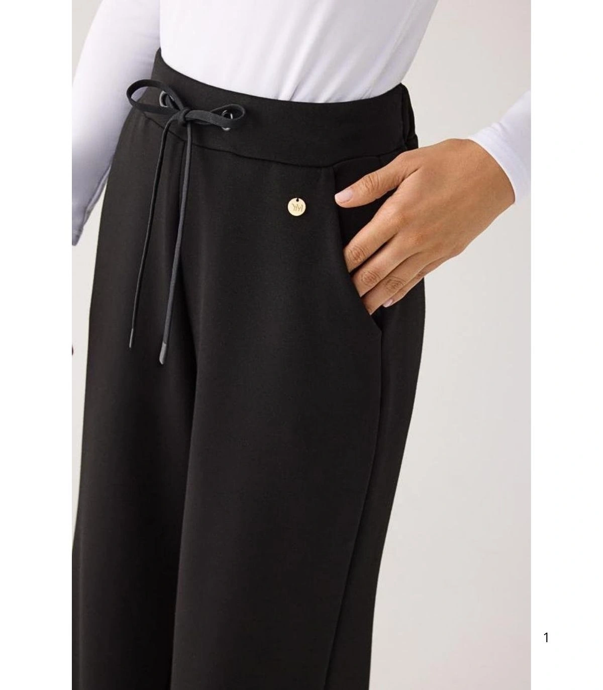 Pantalón Recto Afelpado de Mujer con Tiro Alto en Color Negro Ysabel Mora 70743