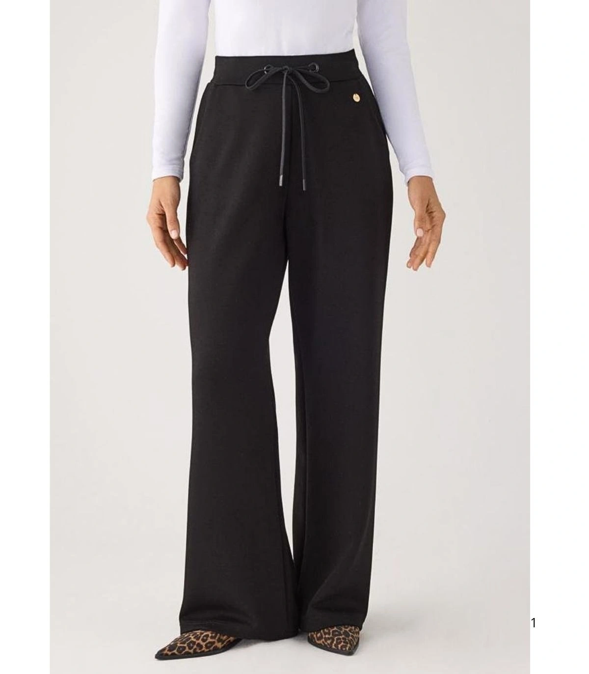 Pantalón Recto Afelpado de Mujer con Tiro Alto en Color Negro Ysabel Mora 70743
