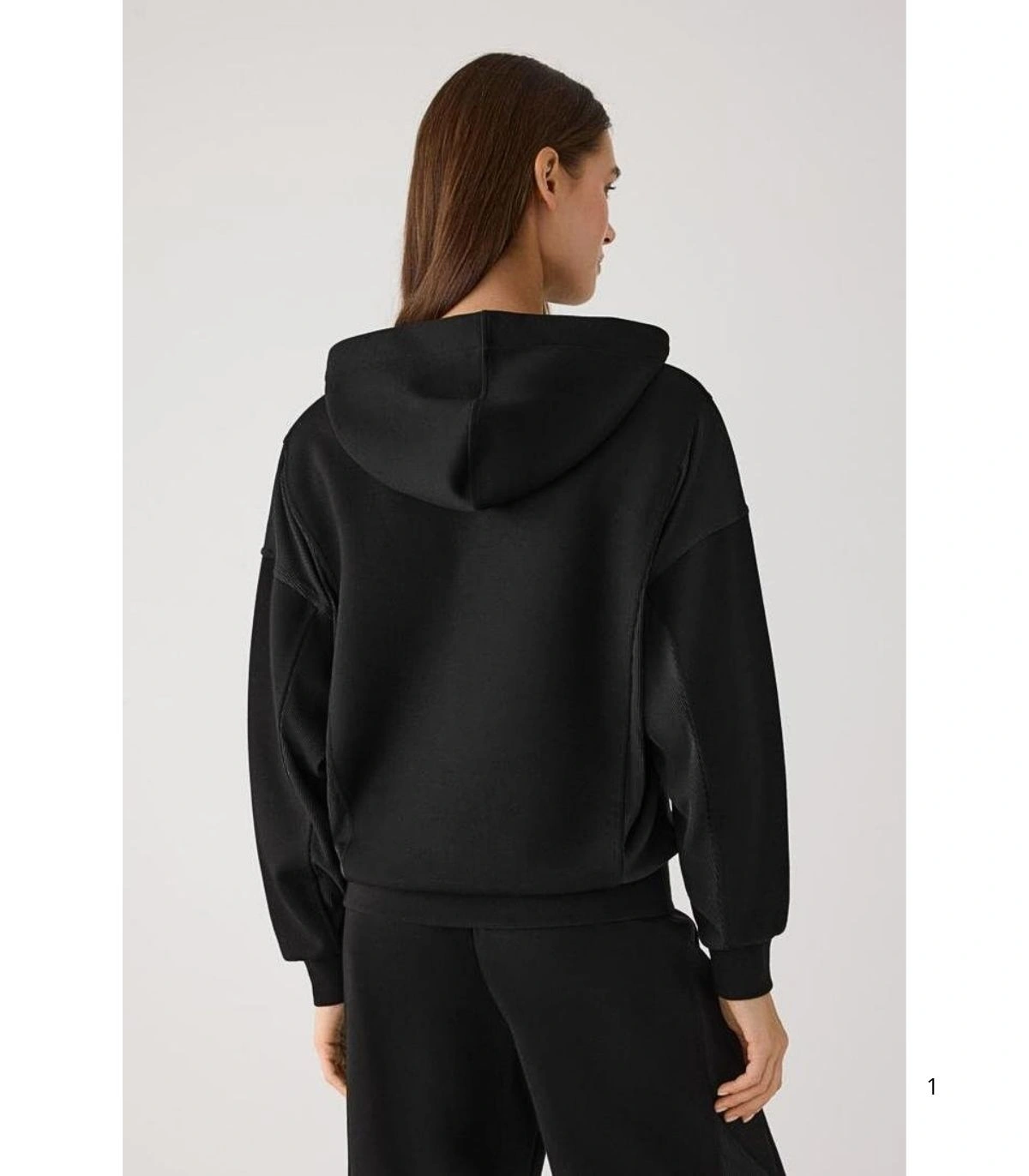Sudadera Afelpada de Mujer con Capucha en Color Negro Ysabel Mora 70745