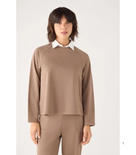 Jersey Textura Piqué de Mujer con Cuello Redondo y Manga Raglán en Color Camel Ysabel Mora 70750