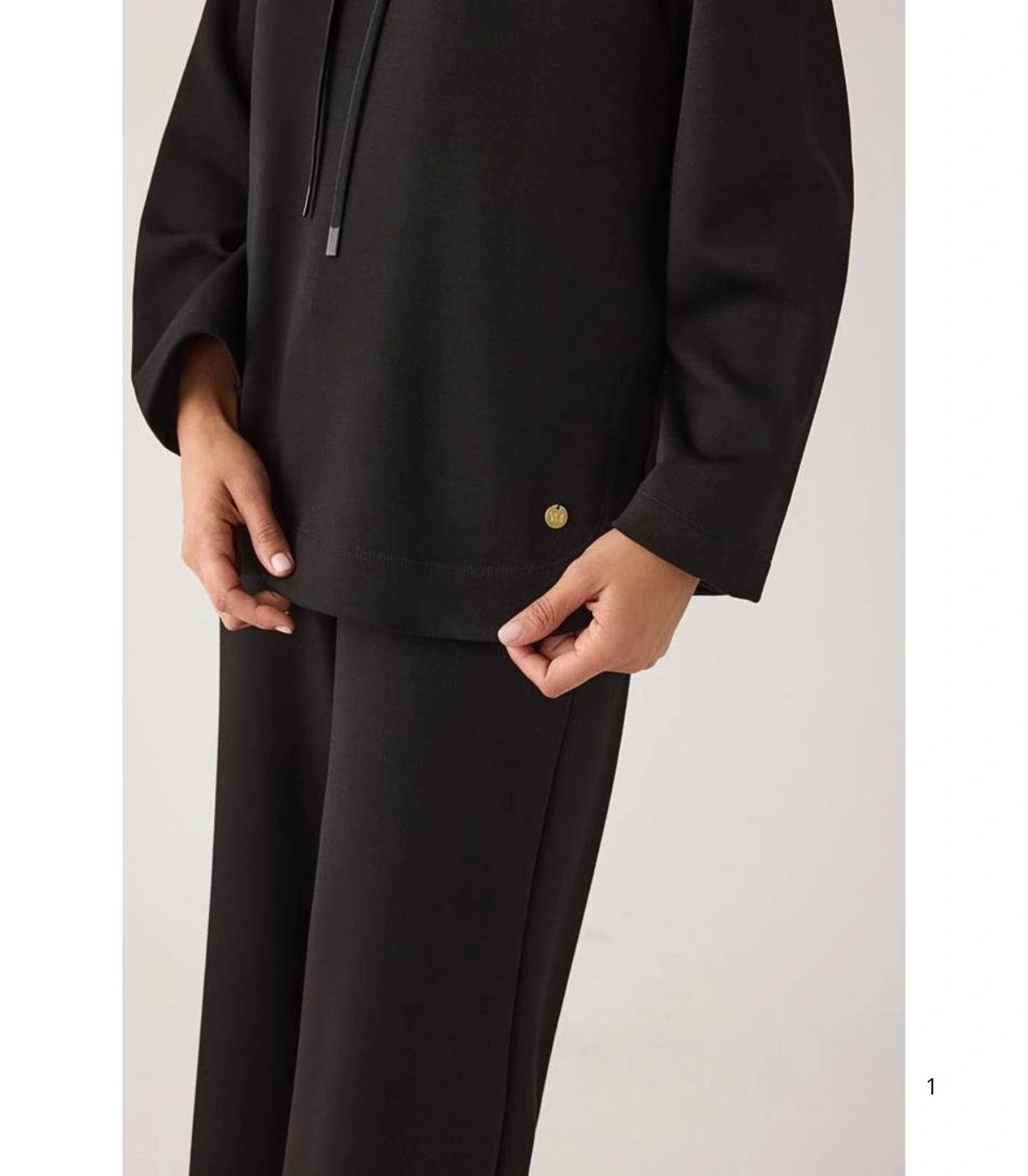 Jersey Afelpado de Mujer con Cuello Alto Color Negro Ysabel Mora 70753