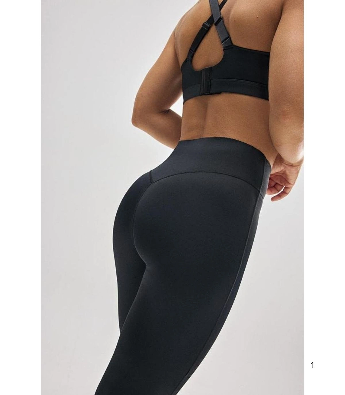 Legging Deportivo Ysabel Mora Negro con Efecto Vientre Plano y Push-Up Malla Compresiva de Tiro Alto y Corte Láser
