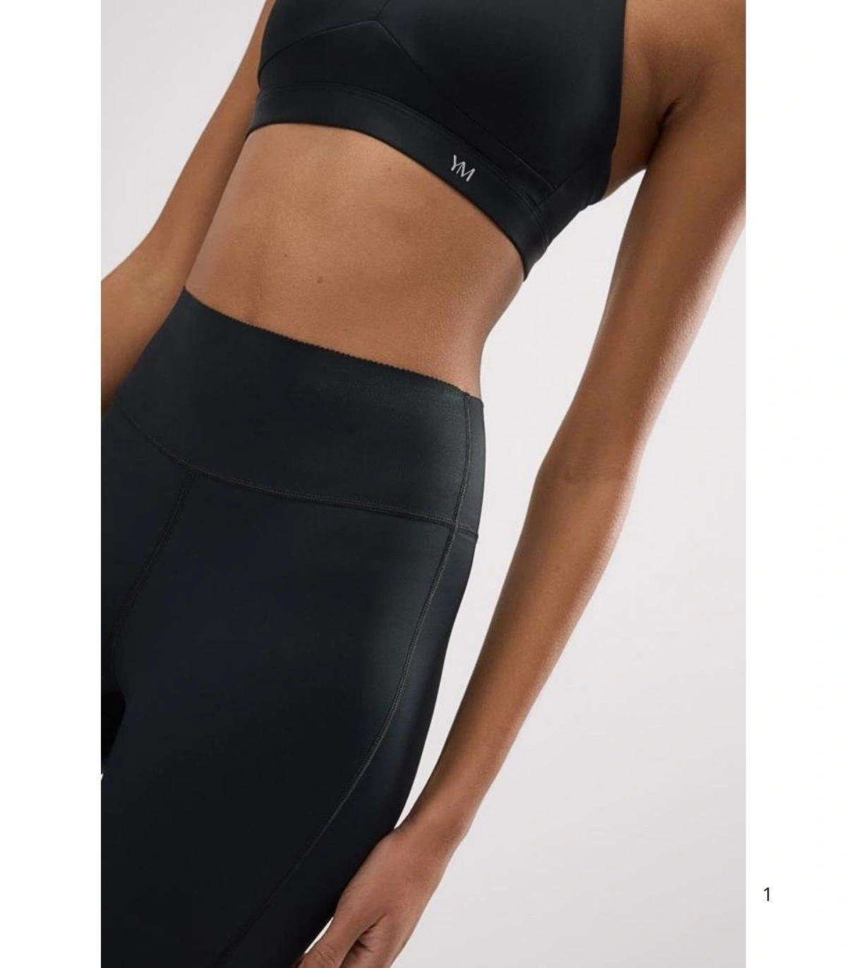 Legging Deportivo Ysabel Mora Negro con Efecto Vientre Plano y Push-Up Malla Compresiva de Tiro Alto y Corte Láser
