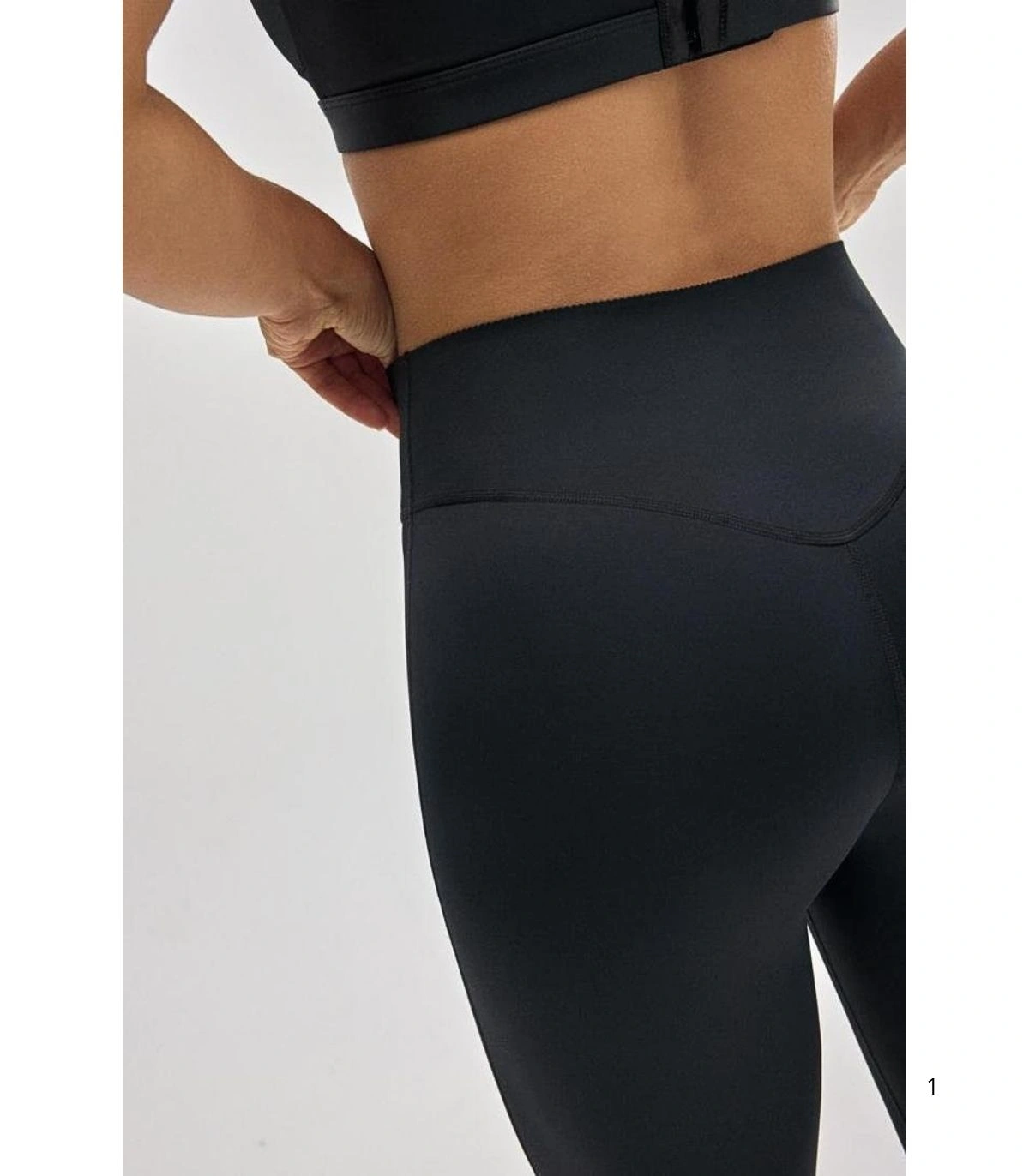 Legging Deportivo Ysabel Mora Negro con Efecto Vientre Plano y Push-Up Malla Compresiva de Tiro Alto y Corte Láser