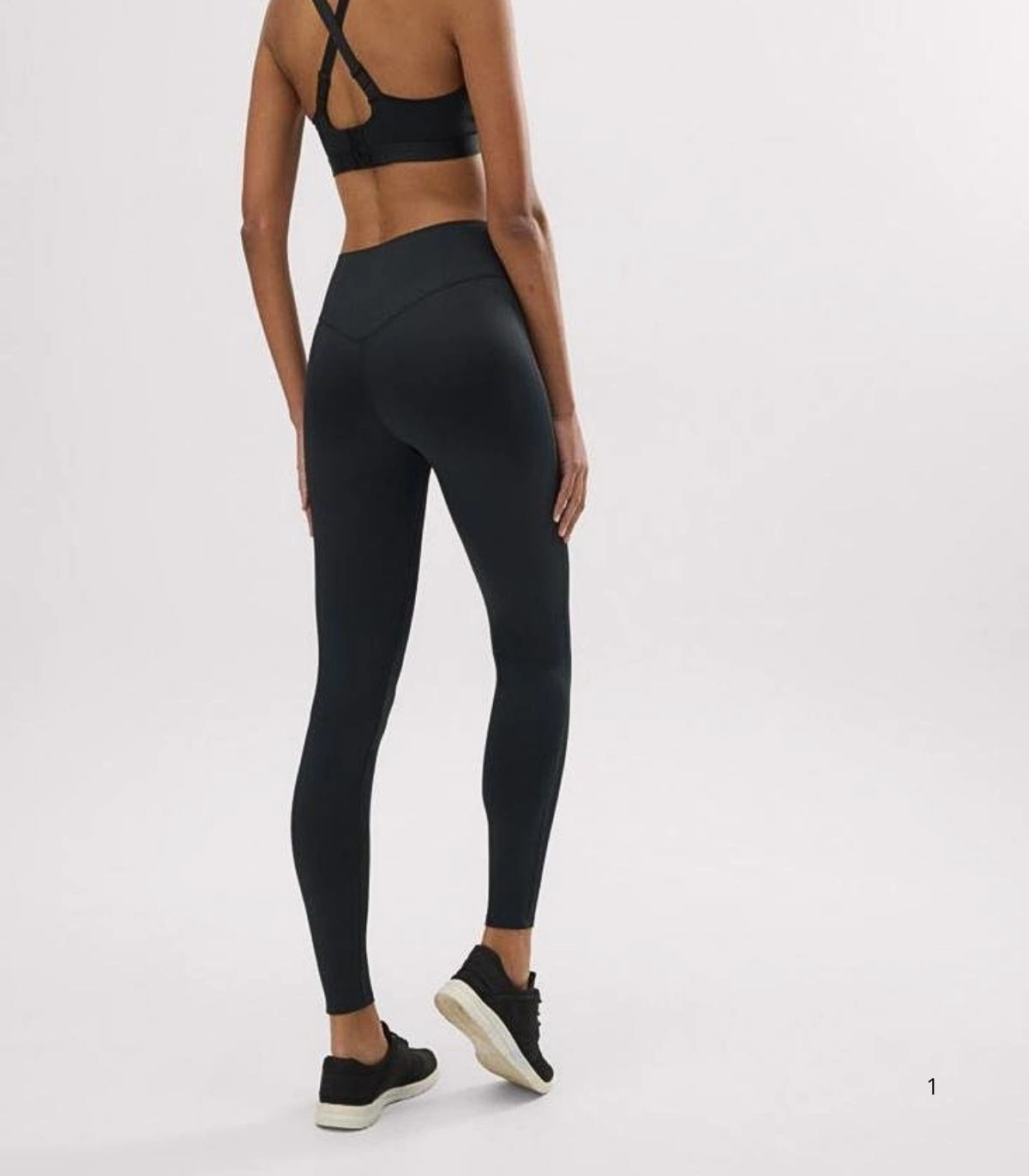 Legging Deportivo Ysabel Mora Negro con Efecto Vientre Plano y Push-Up Malla Compresiva de Tiro Alto y Corte Láser
