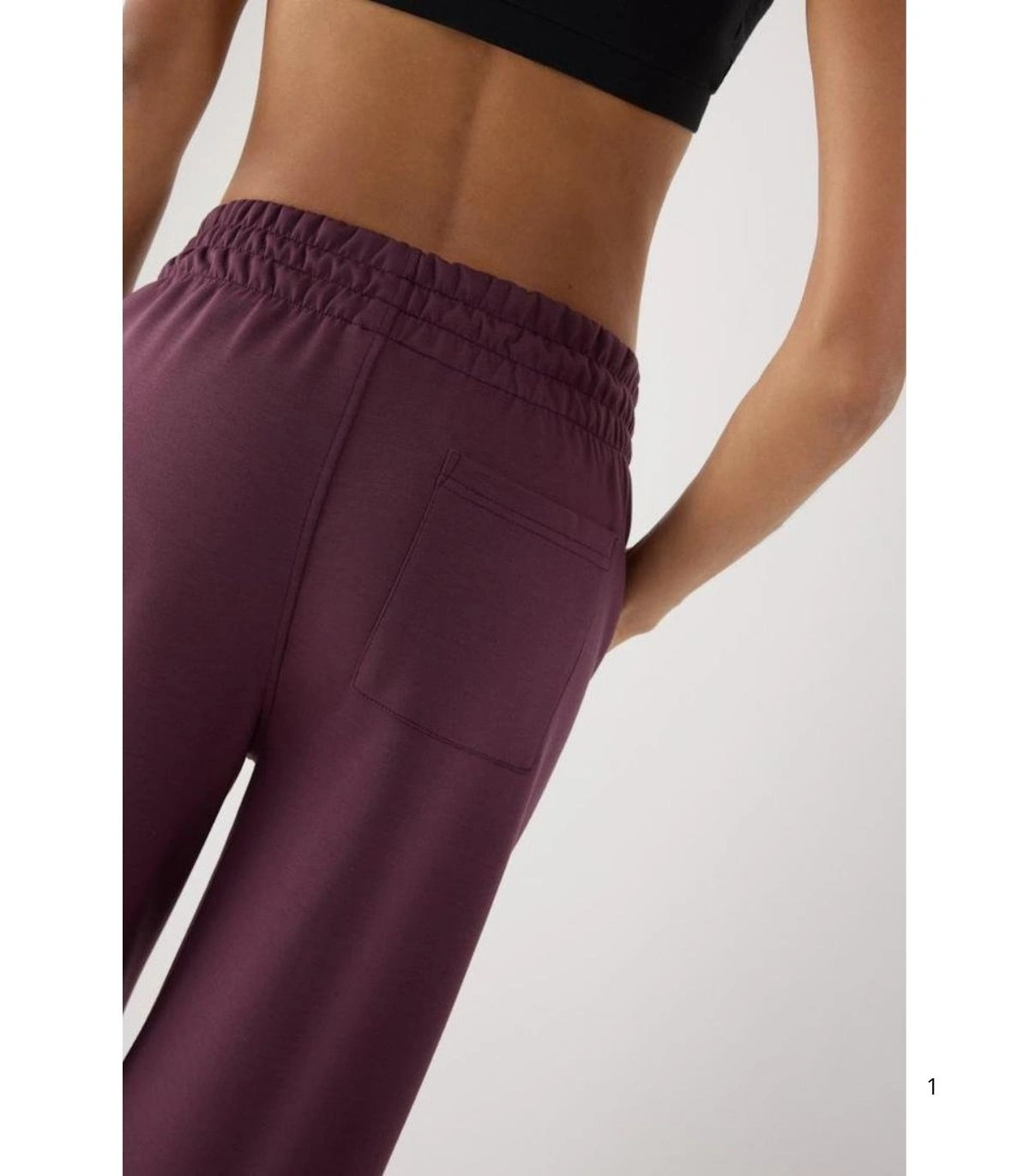 Pantalón Deportivo Recto de Mujer con Tiro Alto y Bolsillos Color Burdeos Ysabel Mora 70981