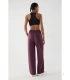 Pantalón Deportivo Recto de Mujer con Tiro Alto y Bolsillos Color Burdeos Ysabel Mora 70981