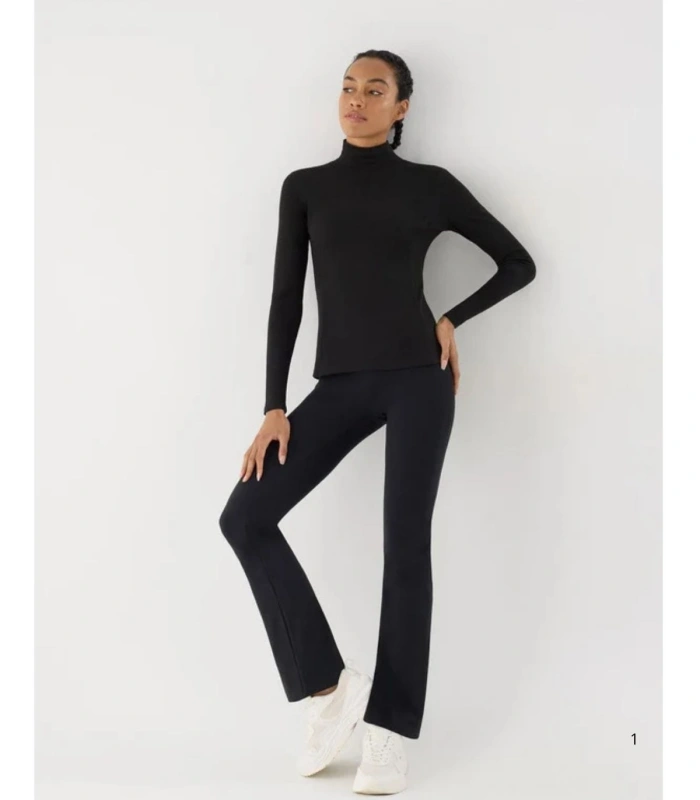Camiseta Deportiva Térmica de Mujer con Cuello Perkins en Color Negro Ysabel Mora 70991 (Colección Thermal)