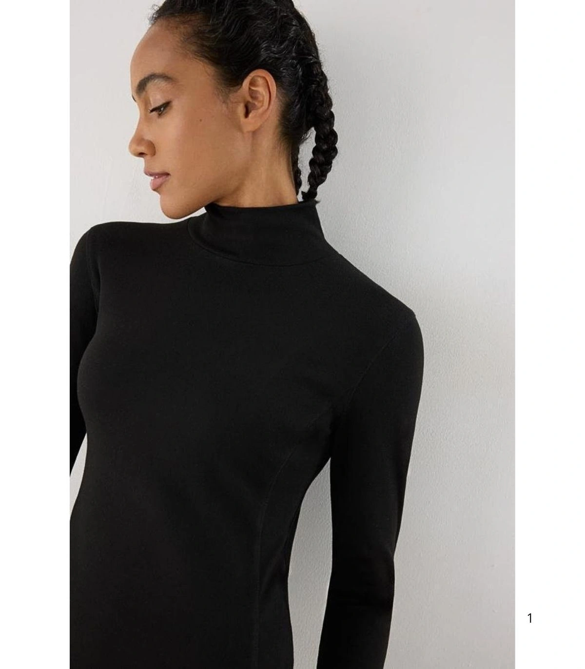Camiseta Deportiva Térmica de Mujer con Cuello Perkins en Color Negro Ysabel Mora 70991 (Colección Thermal)