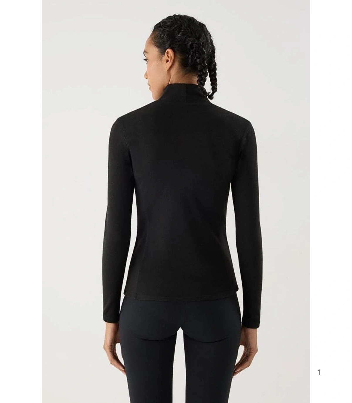 Camiseta Deportiva Térmica de Mujer con Cuello Perkins en Color Negro Ysabel Mora 70991 (Colección Thermal)