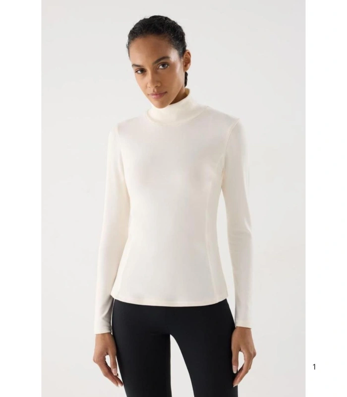 Camiseta Deportiva Térmica de Mujer con Cuello Perkins en Color Marfil Ysabel Mora 70991 (Colección Thermal)