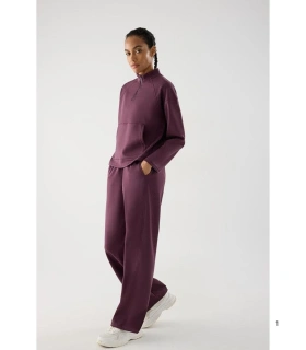 Sudadera Deportiva de Mujer con Bolsillo Canguro en Color Burdeos Ysabel Mora 70995