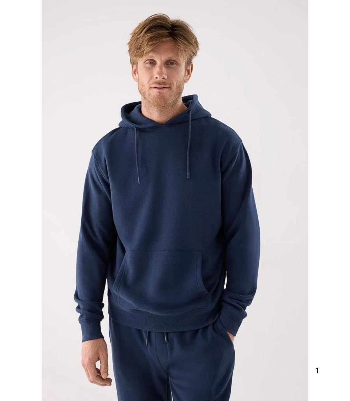 Sudadera Deportiva de Hombre Afelpada con  Bolsillo Canguro en Color Azul Marino Ysabel Mora 75000