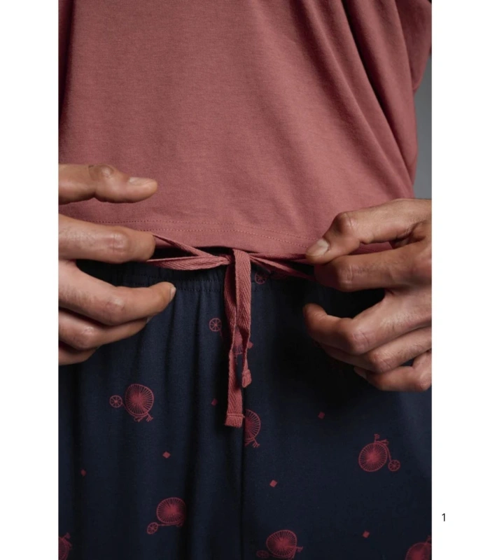 Pijama Largo de Hombre 100% Algodón "Wheels of Elegance"  Ysabel Mora 26451