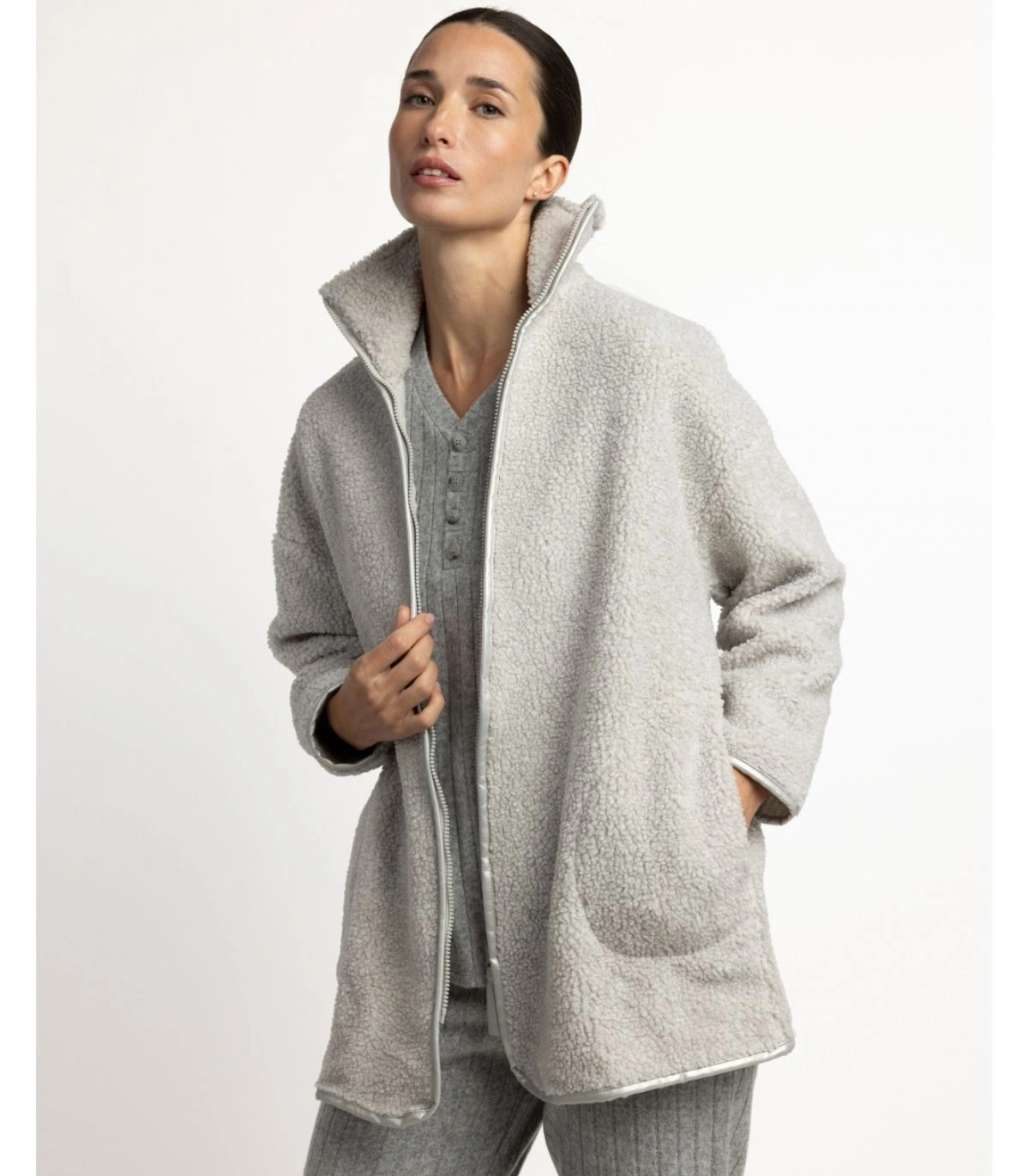 Bata Mujer Admas Sherpa Relax Home Gris Borreguito